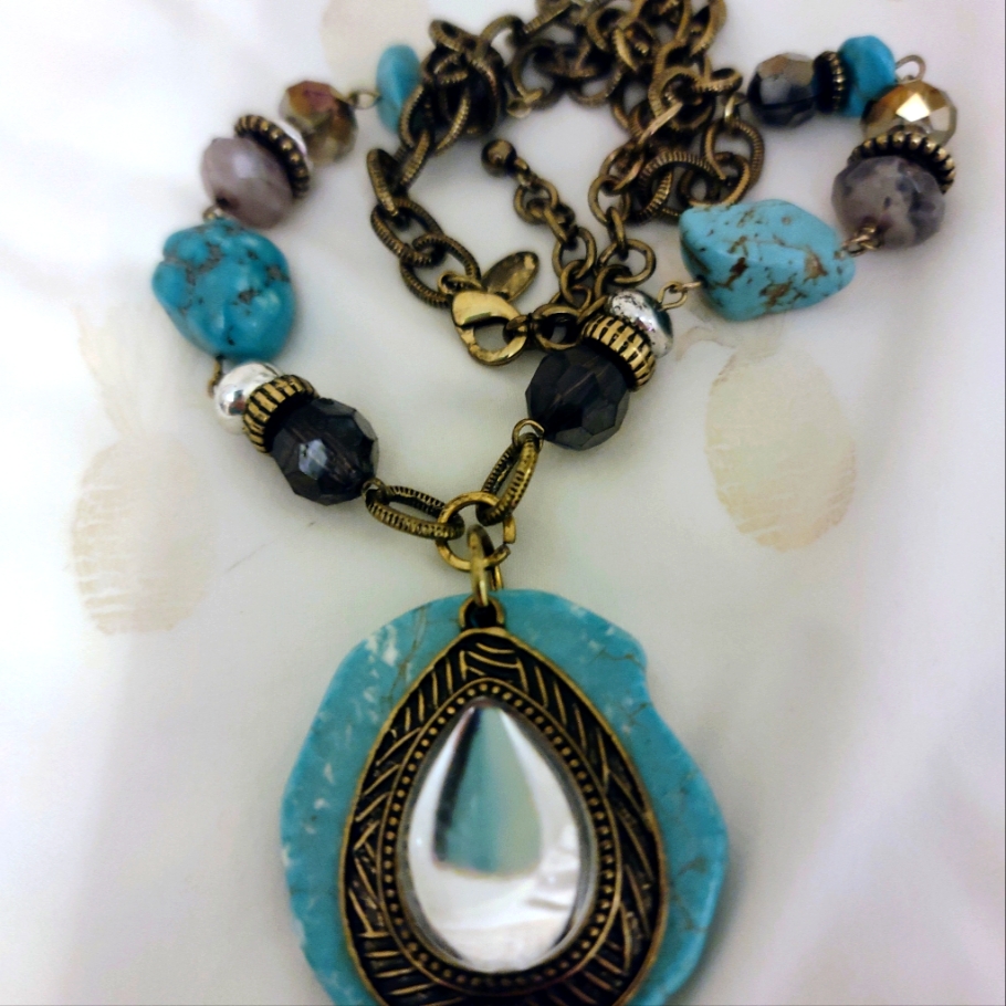 Laura Ashley Necklace 15$